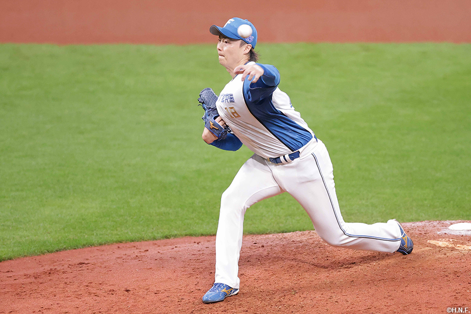 8回を投げる山﨑福投手