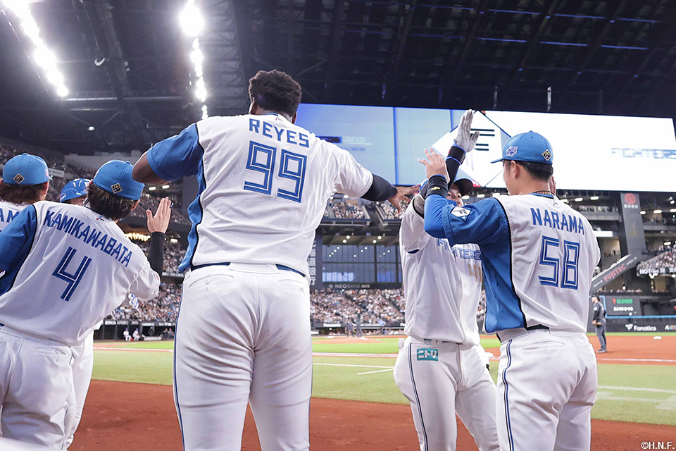 3回裏、先制の2ランを放つ水野選手02