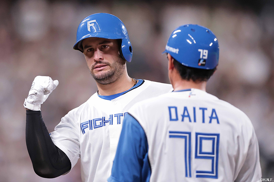 3回裏、適時打を放つマルティネス選手02