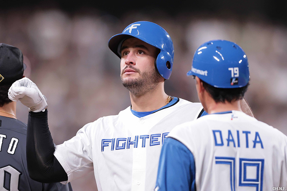 3回裏、適時打を放つマルティネス選手03