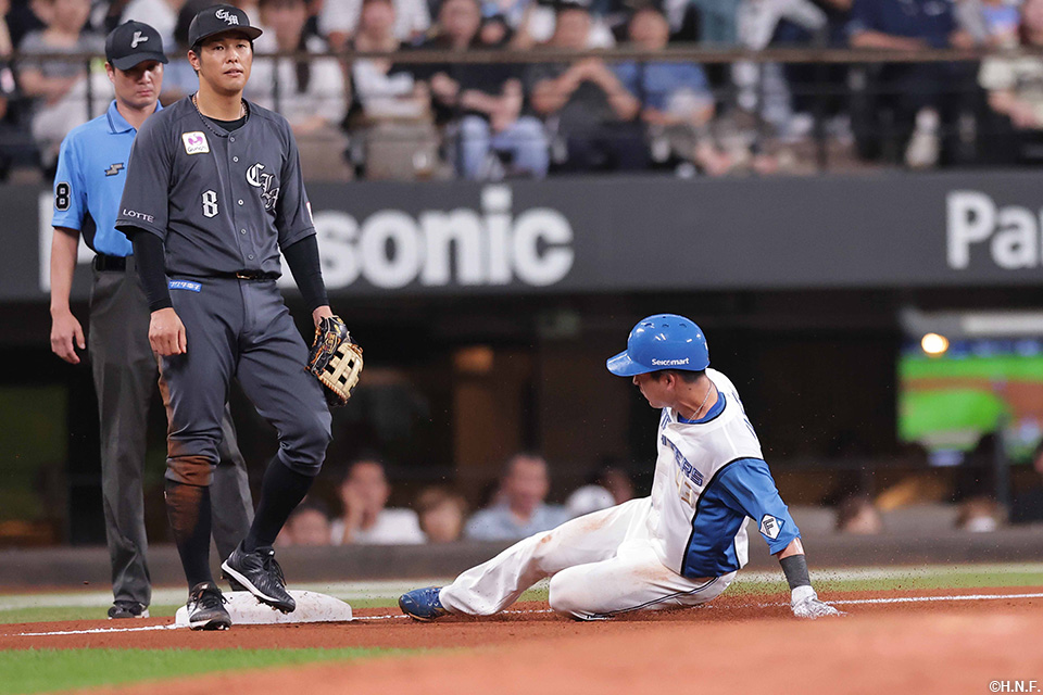 4回裏、3塁へ進塁する水野選手