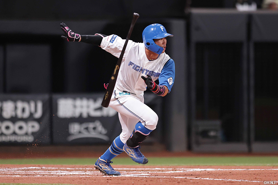 7回裏、一軍昇格即スタメンの細川選手