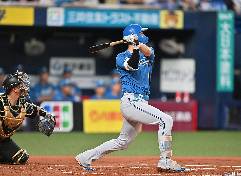 2回表、先制の犠飛を放つ淺間選手