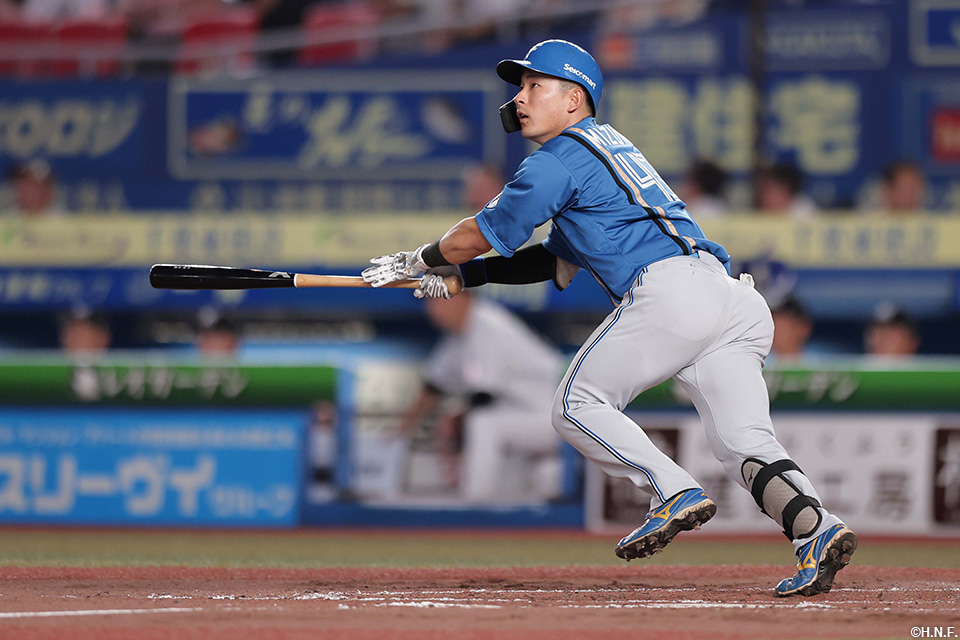 3回表、左中間へ本塁打を放つ水野選手01