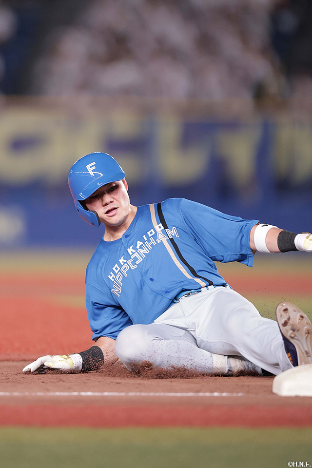 3回表、適時三塁打を放つ清宮選手