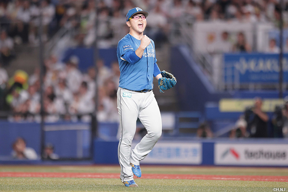 6回裏を抑えた生田目投手02