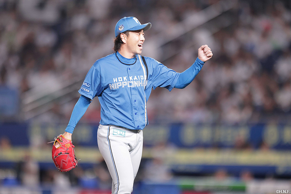 7回裏を抑えた宮西投手01