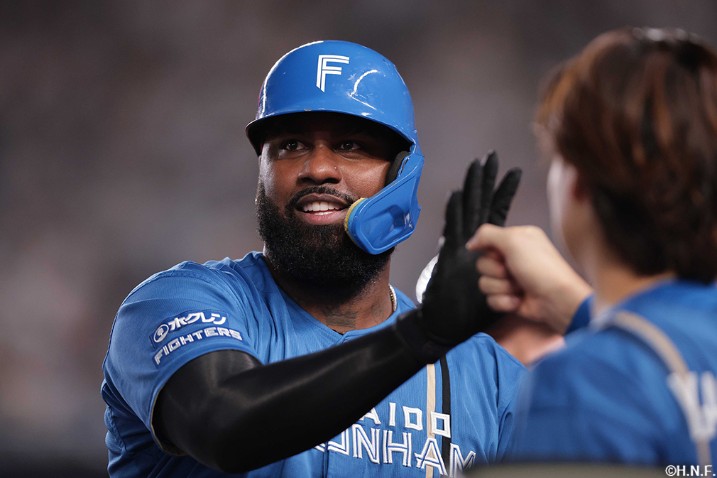 4回表、2ランを放つレイエス選手04