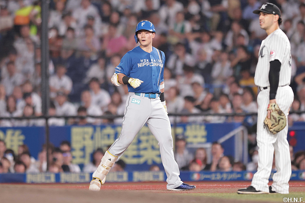 5回表、ライトへ適時打を放った清宮選手