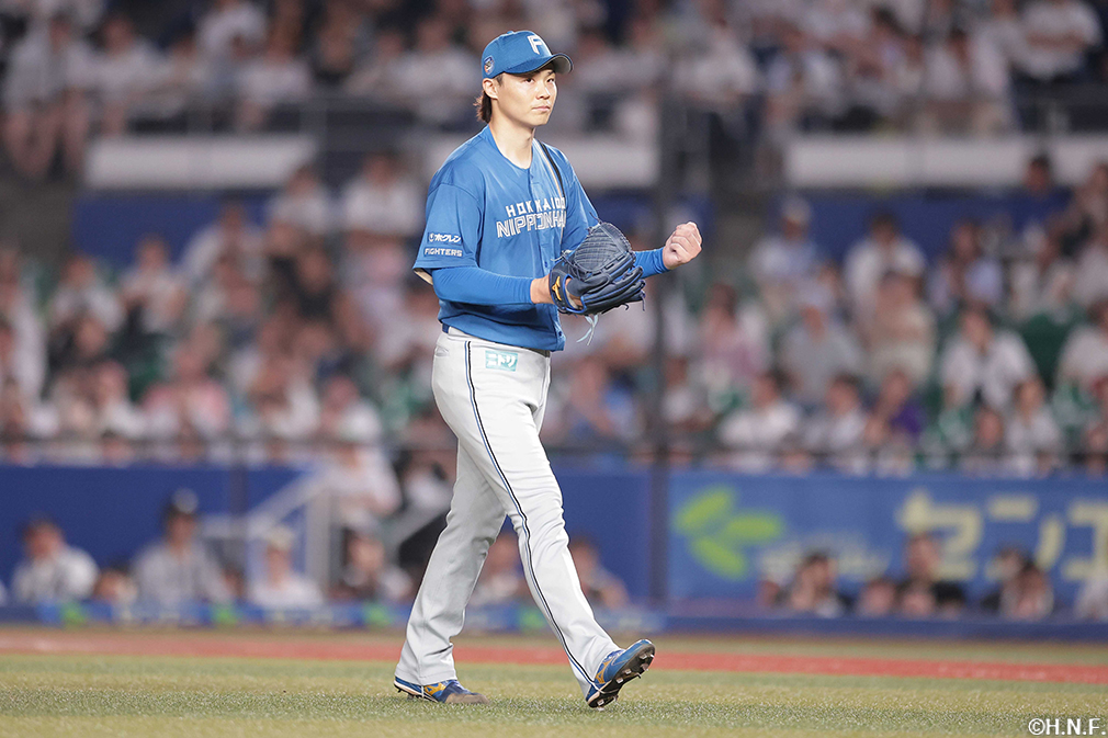 8回裏を抑えた山﨑福投手