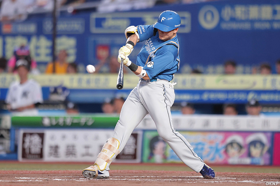 2回表、右中間へ二塁打を放つ清宮選手01