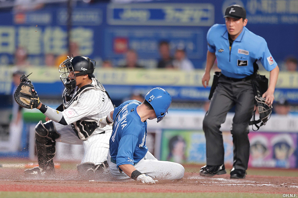 2回表、生還する清宮選手
