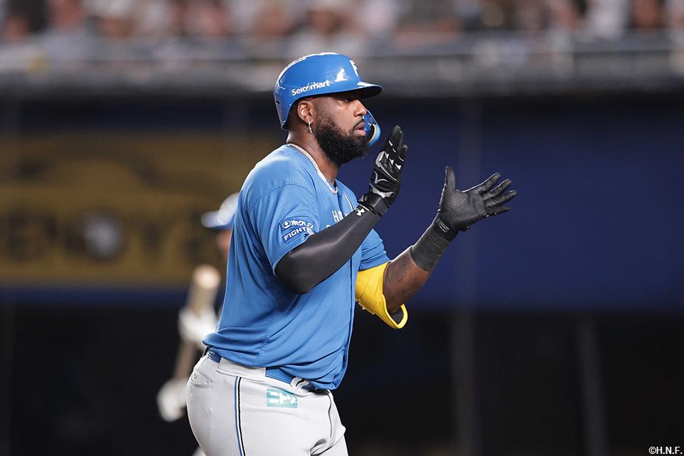 3回表、勝ち越しの犠飛を放ったレイエス選手