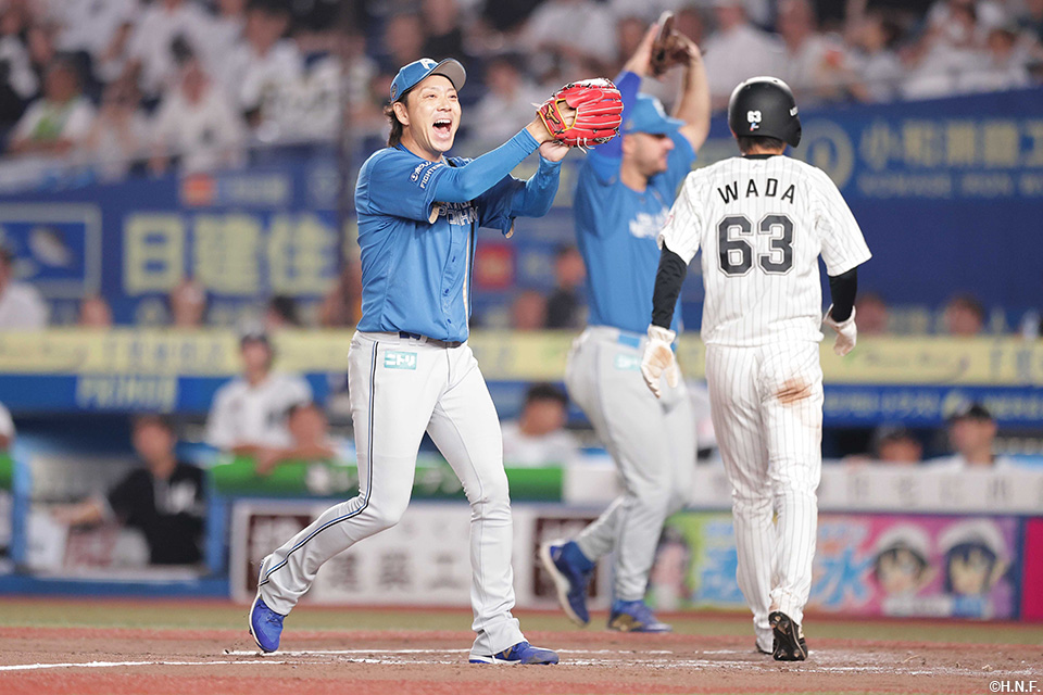 7回裏、ピンチを抑えた宮西投手