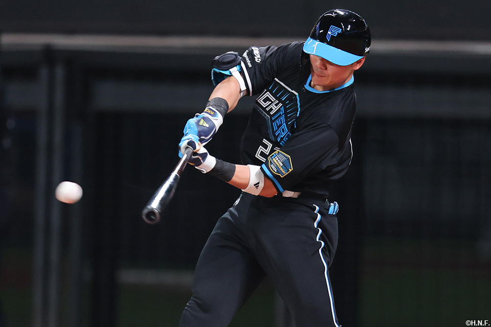 3回裏、ライトへ二塁打を放つ清宮選手01