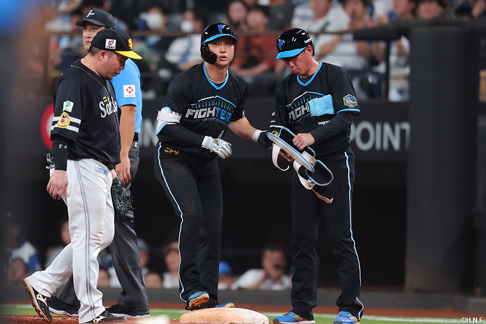 7回裏、レフトへヒットを放った淺間選手