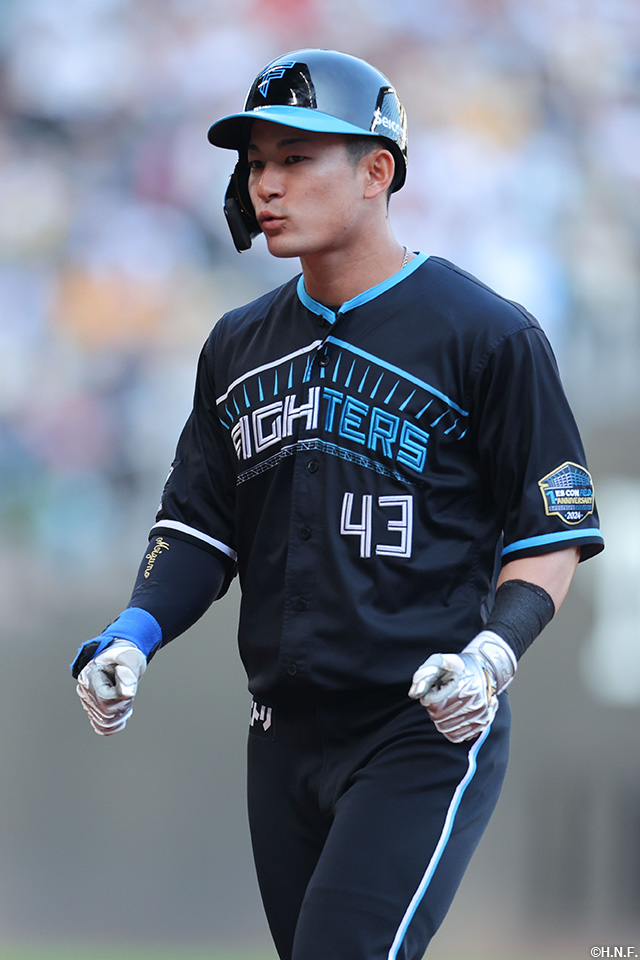 3回裏、レフトへヒットを放つ水野選手02