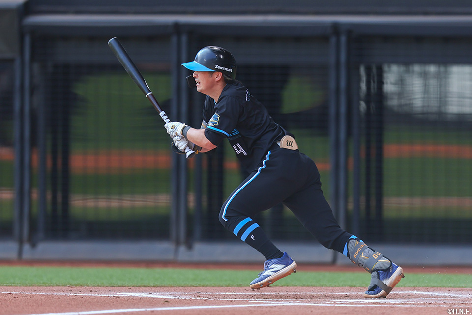 1回裏、2点適時打を放つ上川畑選手