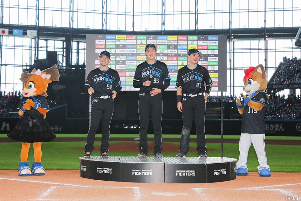 ヒーローの池田投手、柳川投手、清宮選手01