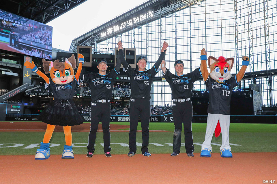 ヒーローの池田投手、柳川投手、清宮選手02