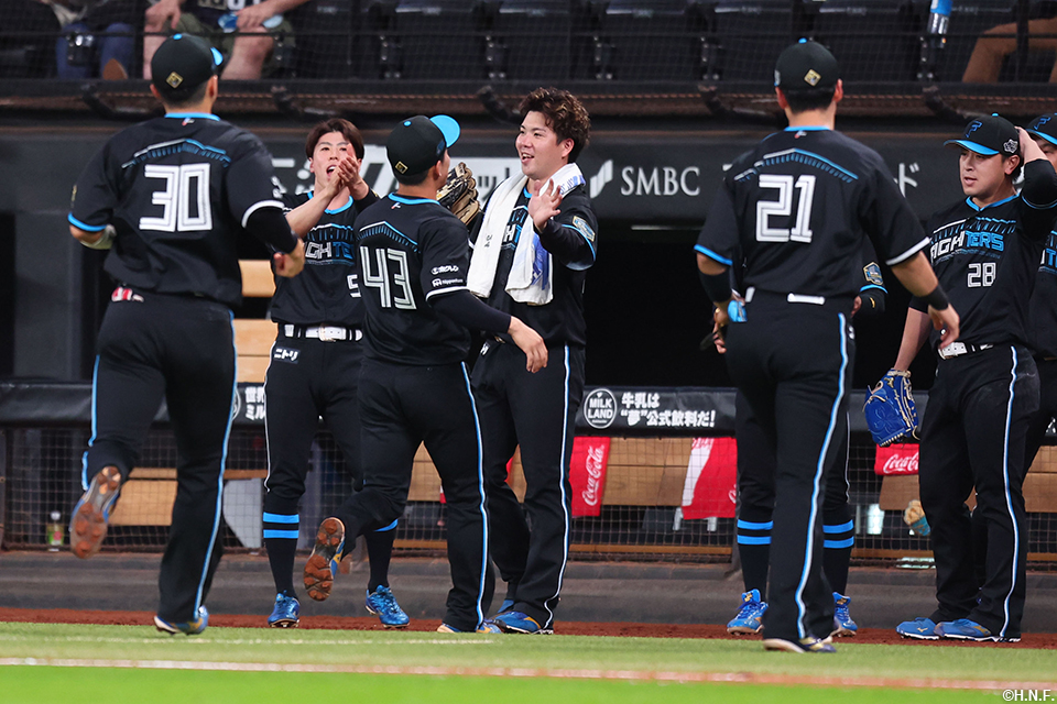 6回表、ピンチを抑えた選手たち