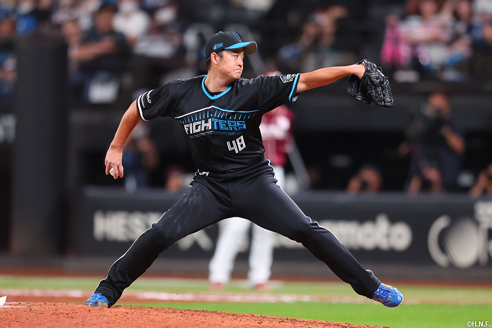 11回、七番手の齋藤友投手01