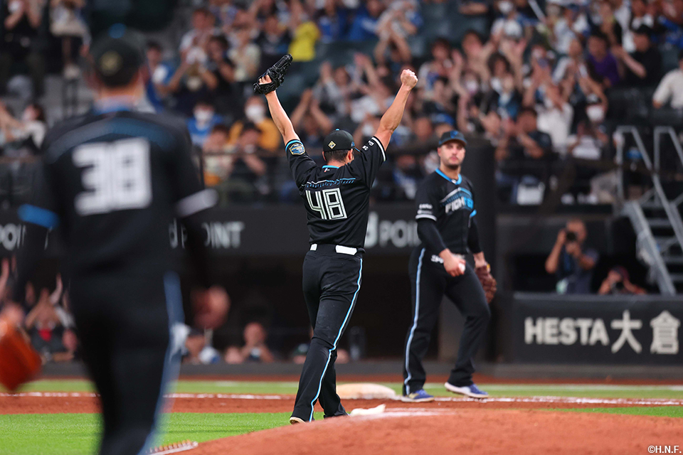 11回、七番手の齋藤友投手02