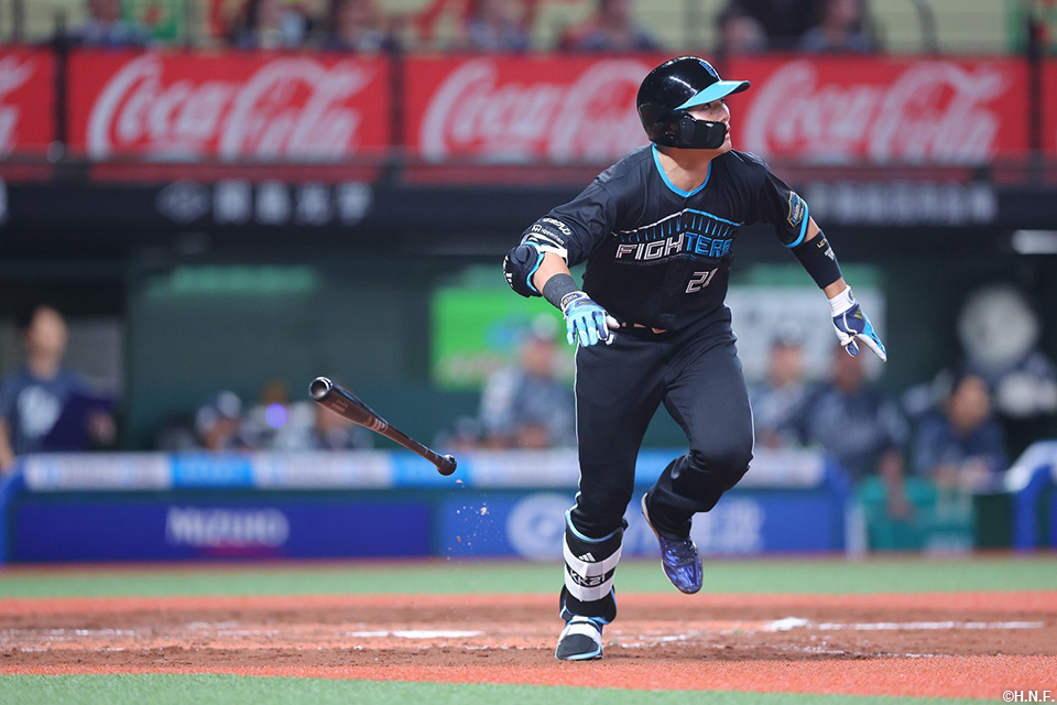 3回表、先制3ランを放つ清宮選手01