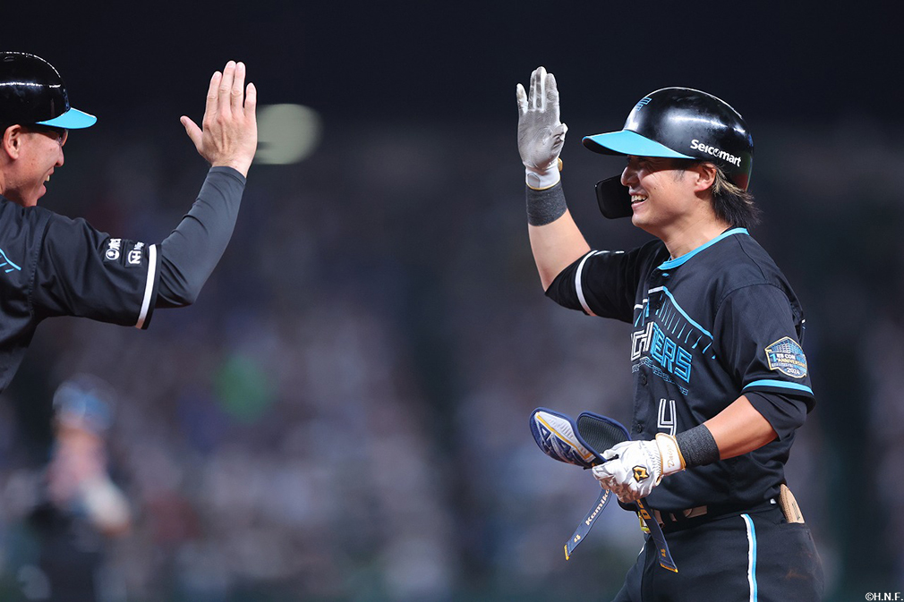 7回表、先制スクイズをきめる上川畑選手02