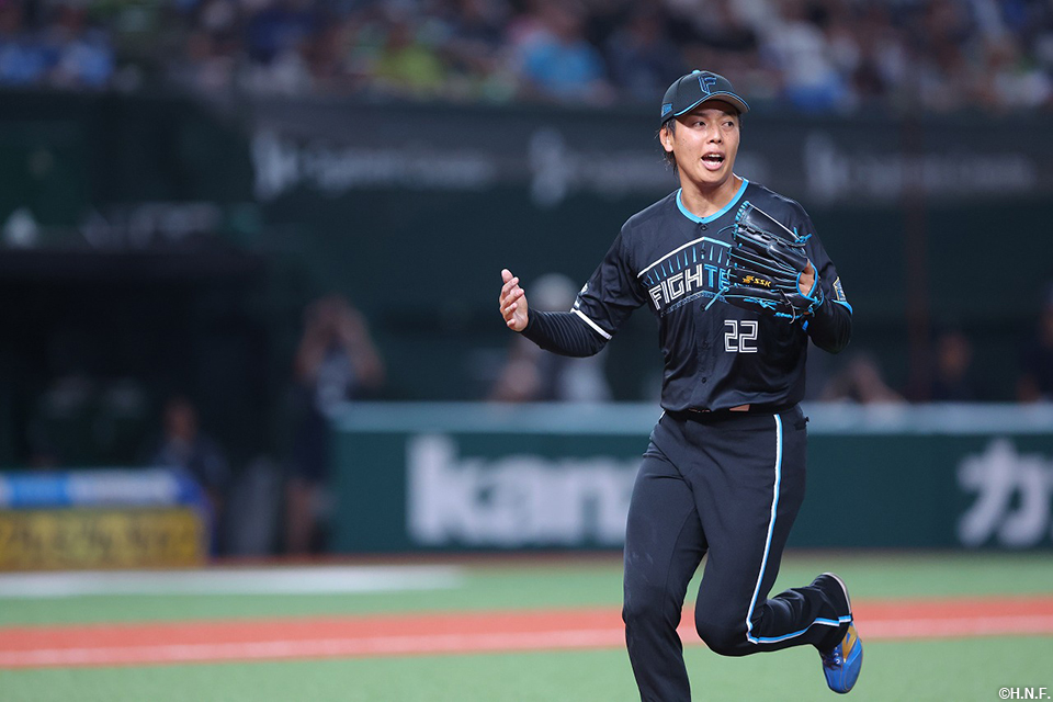 7回裏のピンチを抑えた杉浦投手