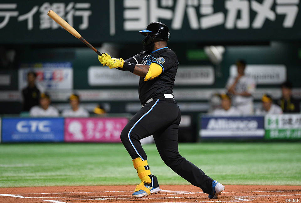 1回表、2点適時打を放つレイエス選手01