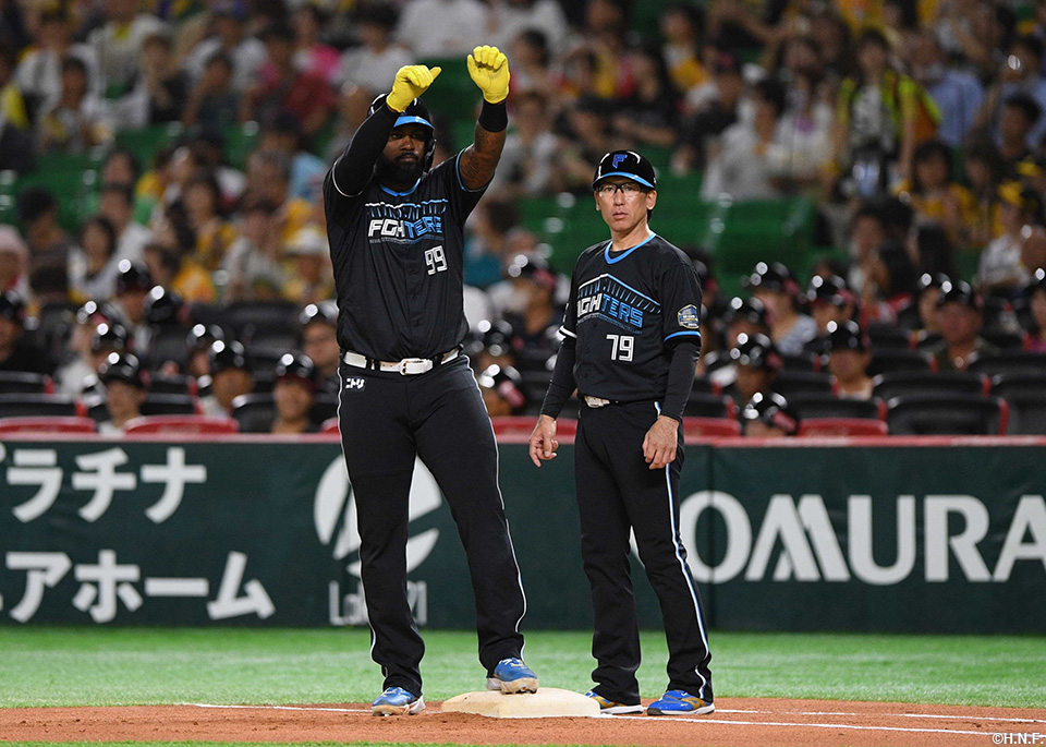 1回表、2点適時打を放つレイエス選手02