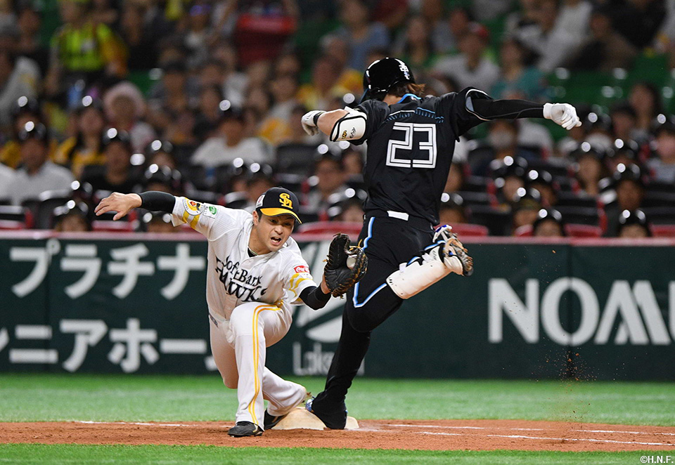 5回表、内野安打を放った伏見選手