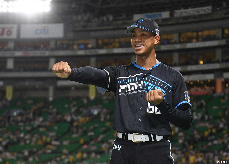 ヒーローの万波選手