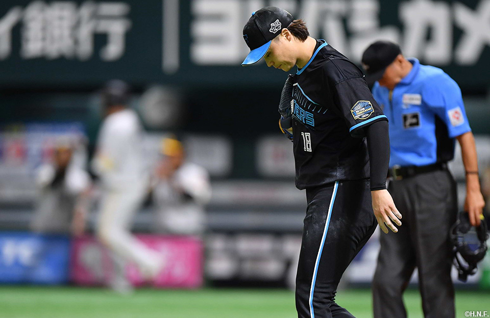 1回裏、一発をあびた山﨑福投手