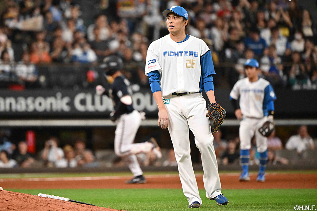 8回表、一発をあびる田中正投手