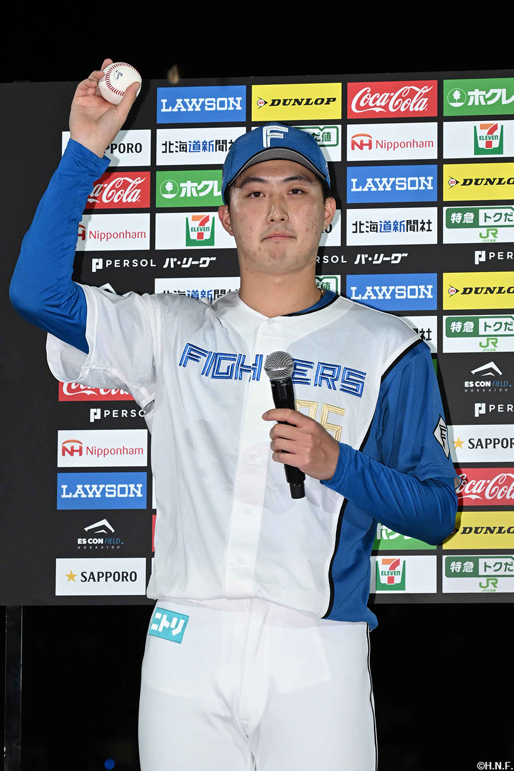 ヒーローの柳川投手01