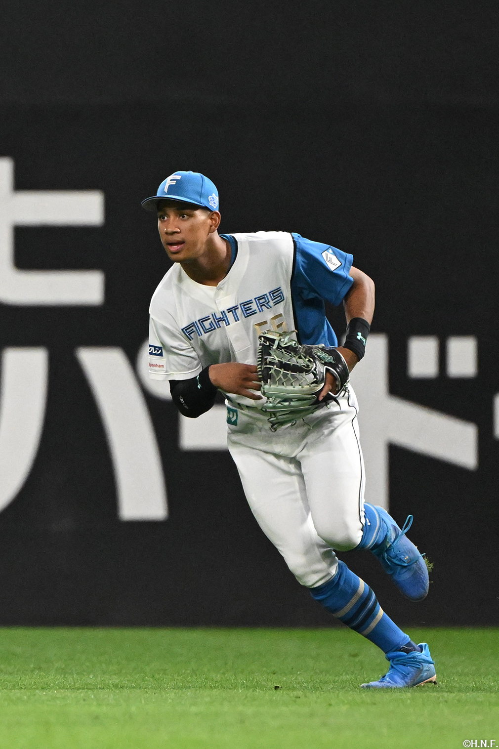 試合前の万波選手01