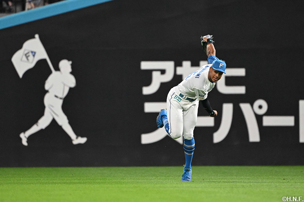 試合前の万波選手02