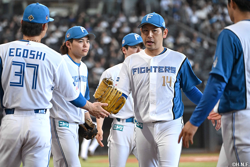 1回表を抑えた加藤貴投手