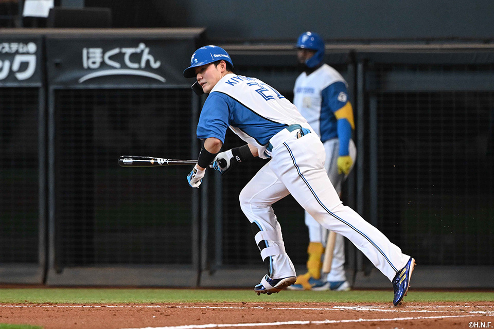 3回裏、レフトへヒットを放つ清宮選手