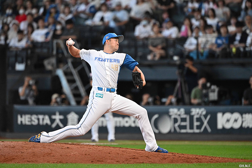 9回、四番手の齋藤友投手01