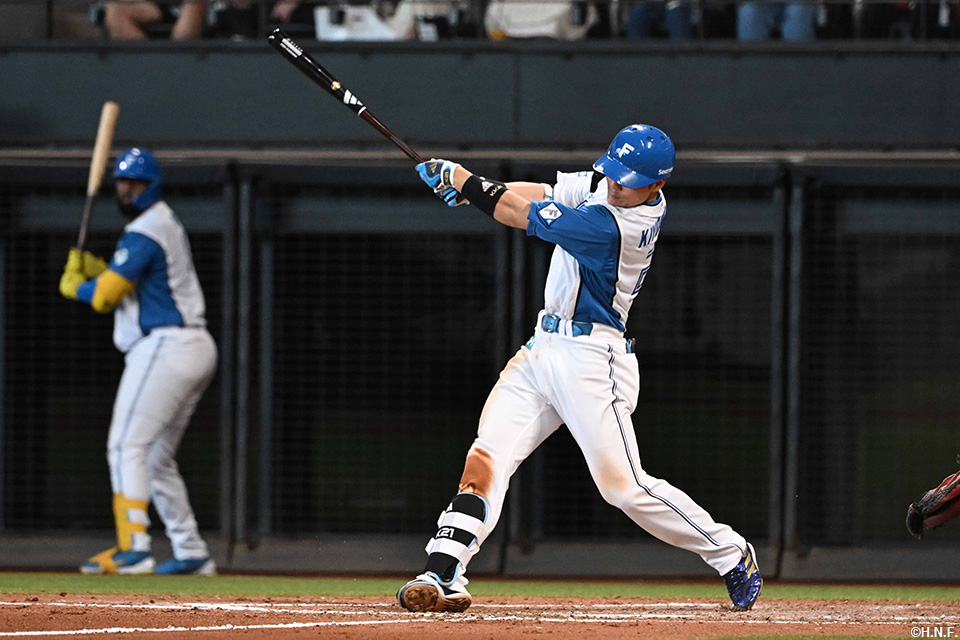 9回裏、同点適時打を放つ清宮選手01