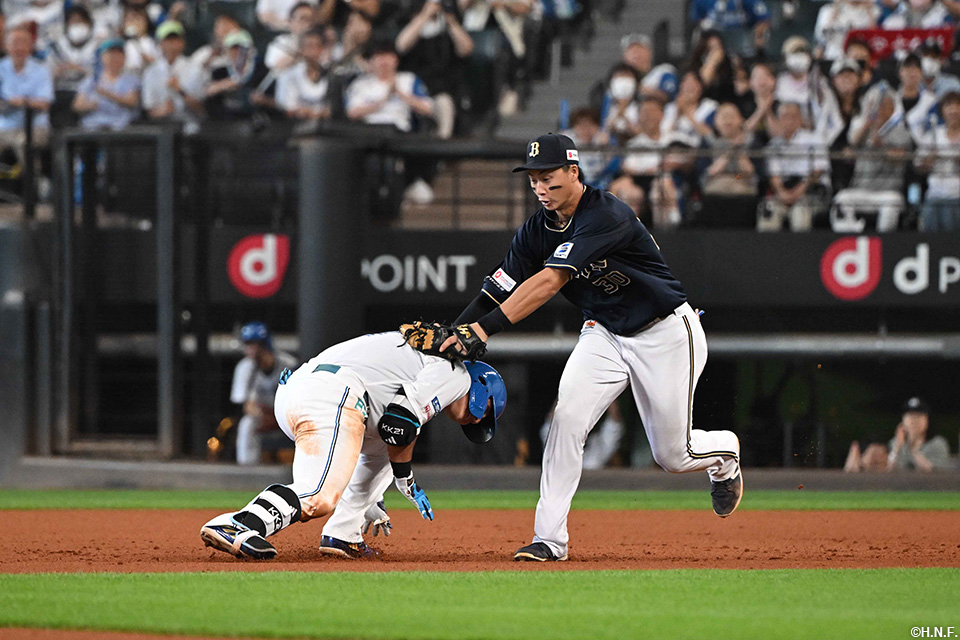 9回裏、一塁を回るもアウトとなった清宮選手