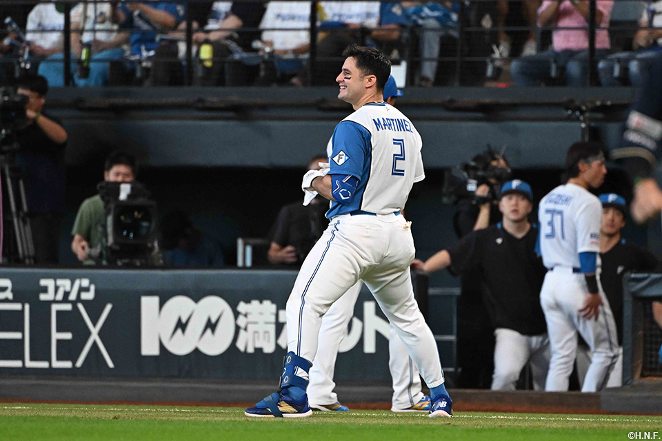 9回裏、ライトへ強い打球を放つも守備に阻まれたマルティネス選手02