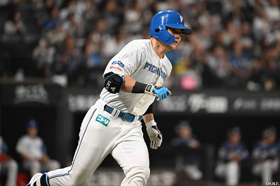 4回裏、レフトへヒットを放った清宮選手