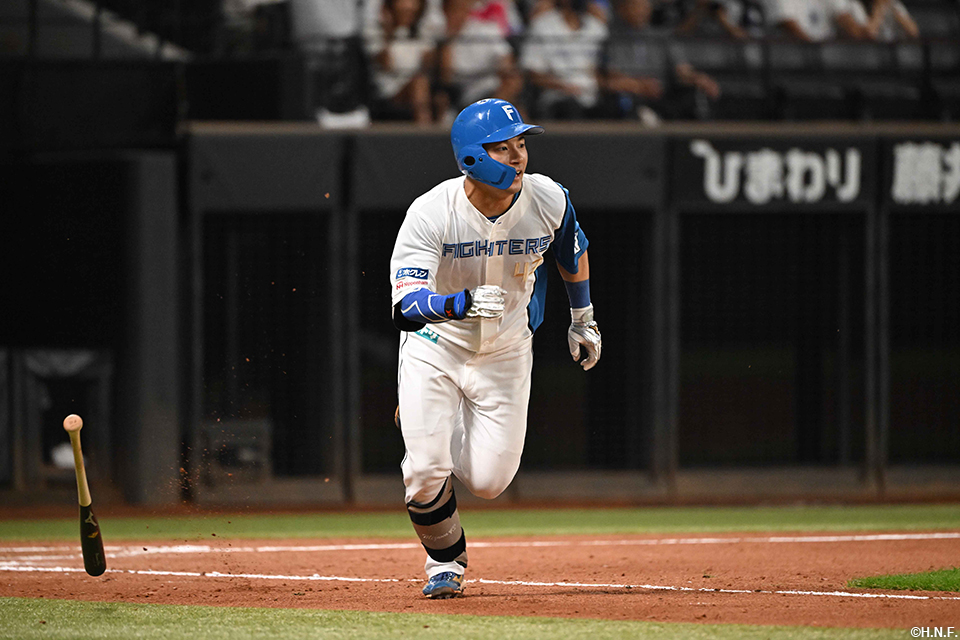 9回裏、サヨナラのヒットを放つ水野選手02