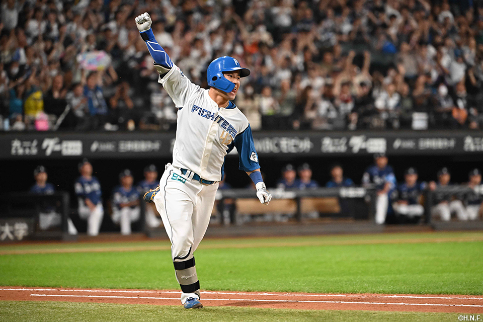 9回裏、サヨナラのヒットを放つ水野選手03