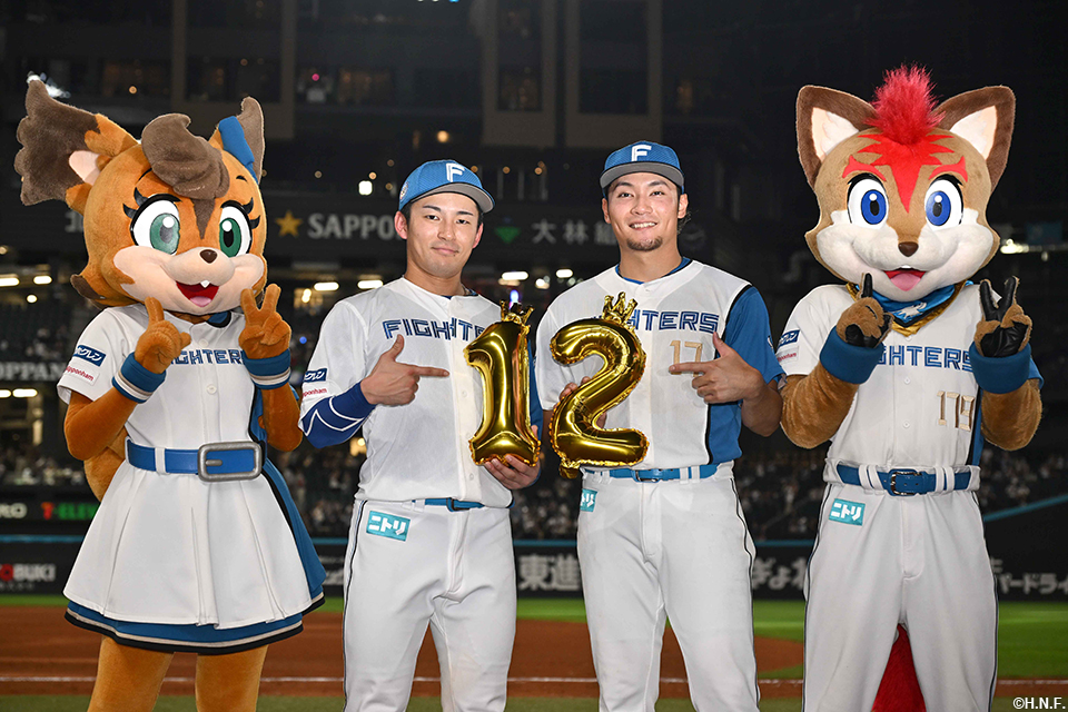 ヒーローの水野選手と伊藤投手