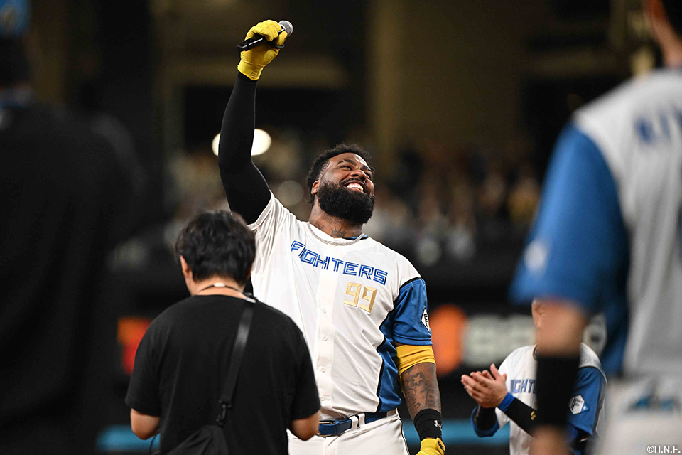 一丁締めのレイエス選手